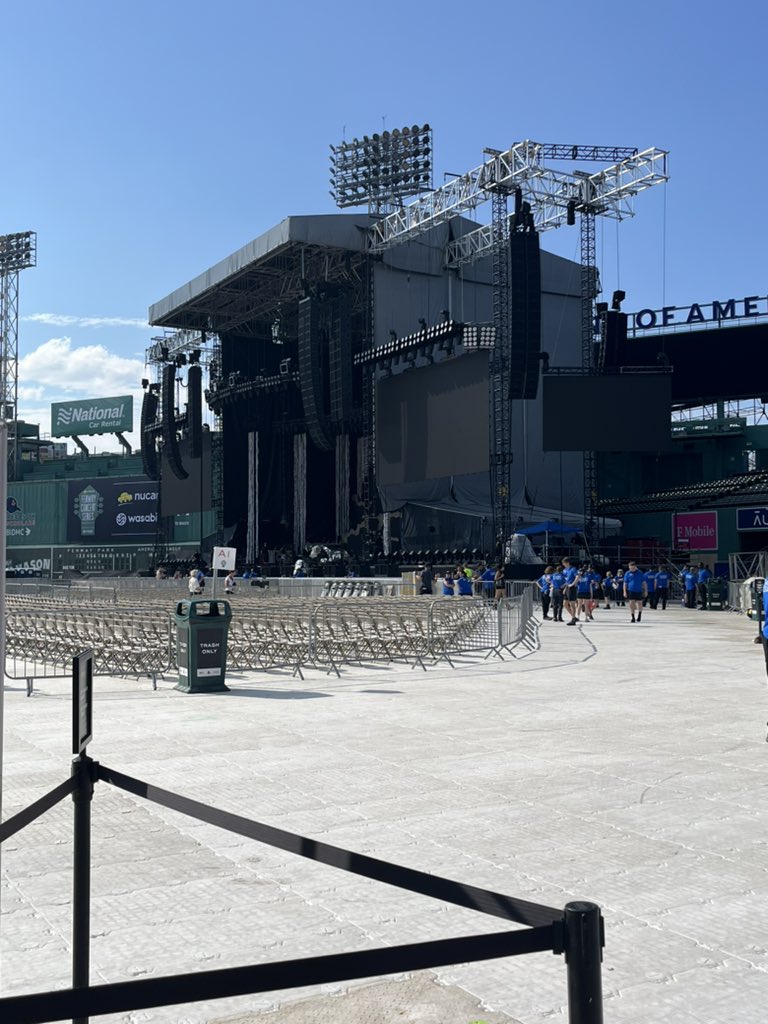 View for the next 5 concerts!