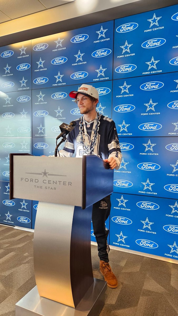 Amrod2323's tweet photo. @locantore_k Thanksgiving 2023 with Fam #DallasCowboys #TheStarInFrisco https://t.co/ofRLlPHHxI
