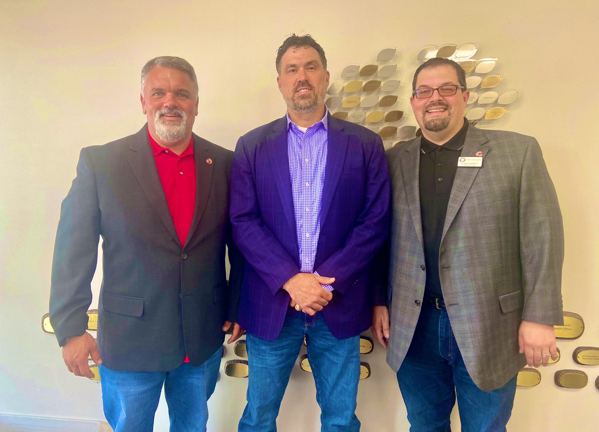 It was great to welcome <a href="/RepLuttrell/">Congressman Morgan Luttrell</a> to the <a href="/cityofkaty/">City of Katy</a> .  He was checking in on the city and also learning about <a href="/KCMCharity/">#KatyChristianMinistries/KCM</a>.  <a href="/charris911/">Chris Harris</a> 

#EatEmUpKats