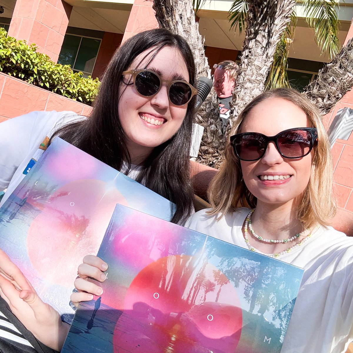 Imaginedragons's tweet photo. thank you for being in our corner. tag us in your LOOM photos. #LOOM #ImagineDragons https://t.co/7bZYwNibGN