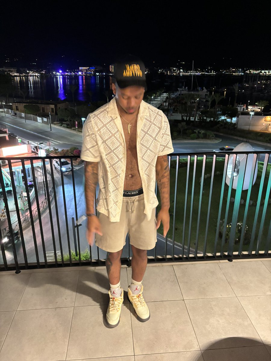 taynextdoor__'s tweet image. Money get lost when you don’t chase it 💱