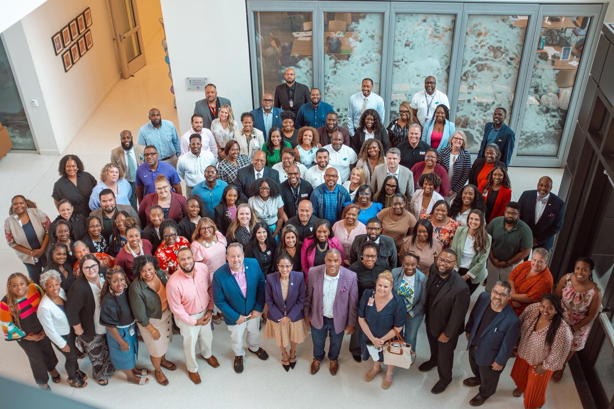 CrowleyISD's tweet image. One team. One dream. #CrowleyPrideUnified