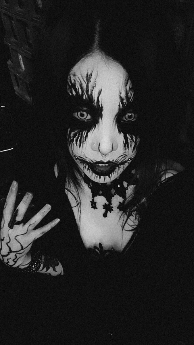 KII999ARA's tweet photo. #blackmetal 
#corpseface
#metalhead https://t.co/q12PGfE4ib
