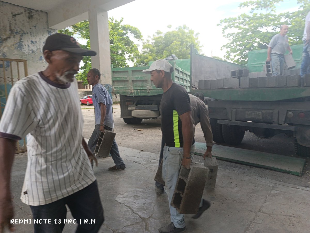 cdcepazcastillo's tweet photo. Recibimiento de los materiales por parte de FEDE para la recuperación de las estructuras del IEE.Jose Gregorio Hernández y el TEL.Tomasita Gil

@NicolasMaduro @_LaAvanzadora @MPPEDUCACION @rosabecerra3 @ZYSEGMIRANDA https://t.co/BOGD9xKVGU