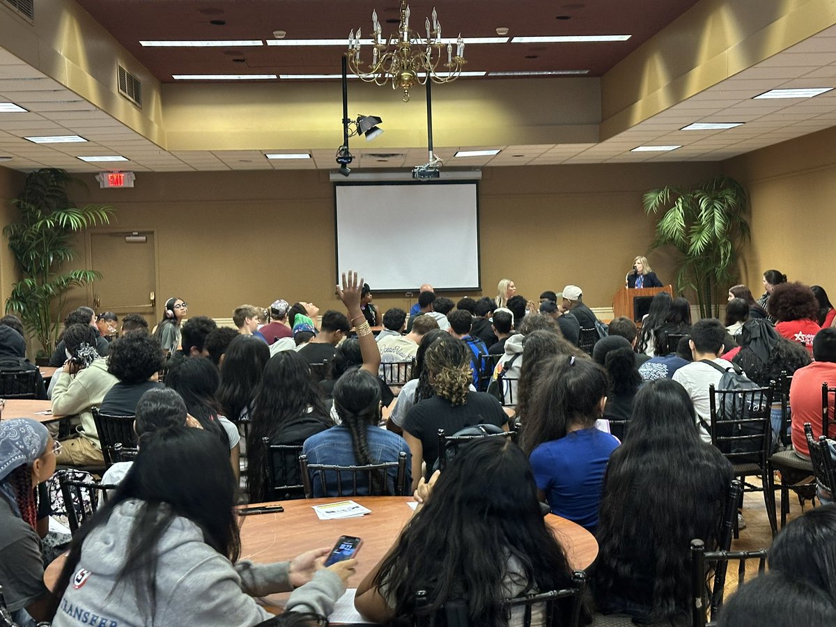 Thank you SUNY Schenectady Career Services for hosting another wonderful Career Panel for our Early College High School students!

This week’s theme was all about Business and Entrepreneurship which gave students insight on several different pathways! 💛