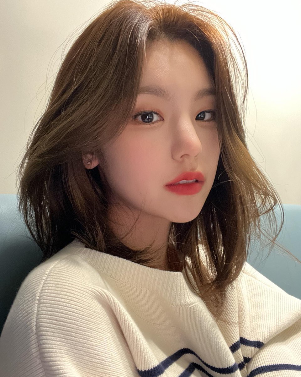 가끔은 중단발 황얘즤가 다시 보고 싶을 때가 있음. 진심 처음 봤을 때 신선한 충격(좋은 의미.)을 받았었음..