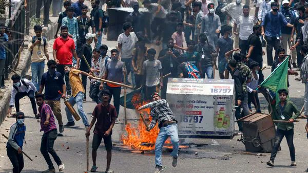 JanoraFutonia's tweet photo. This is good not at all. My twitter network  Please help me to spread this.  #SaveBangladeshStudents #SaveBangladeshiStudents #StudentProtest #StarlinkforBangladesh #StarlinkforBangladesh https://t.co/lRYQ3oz4oi