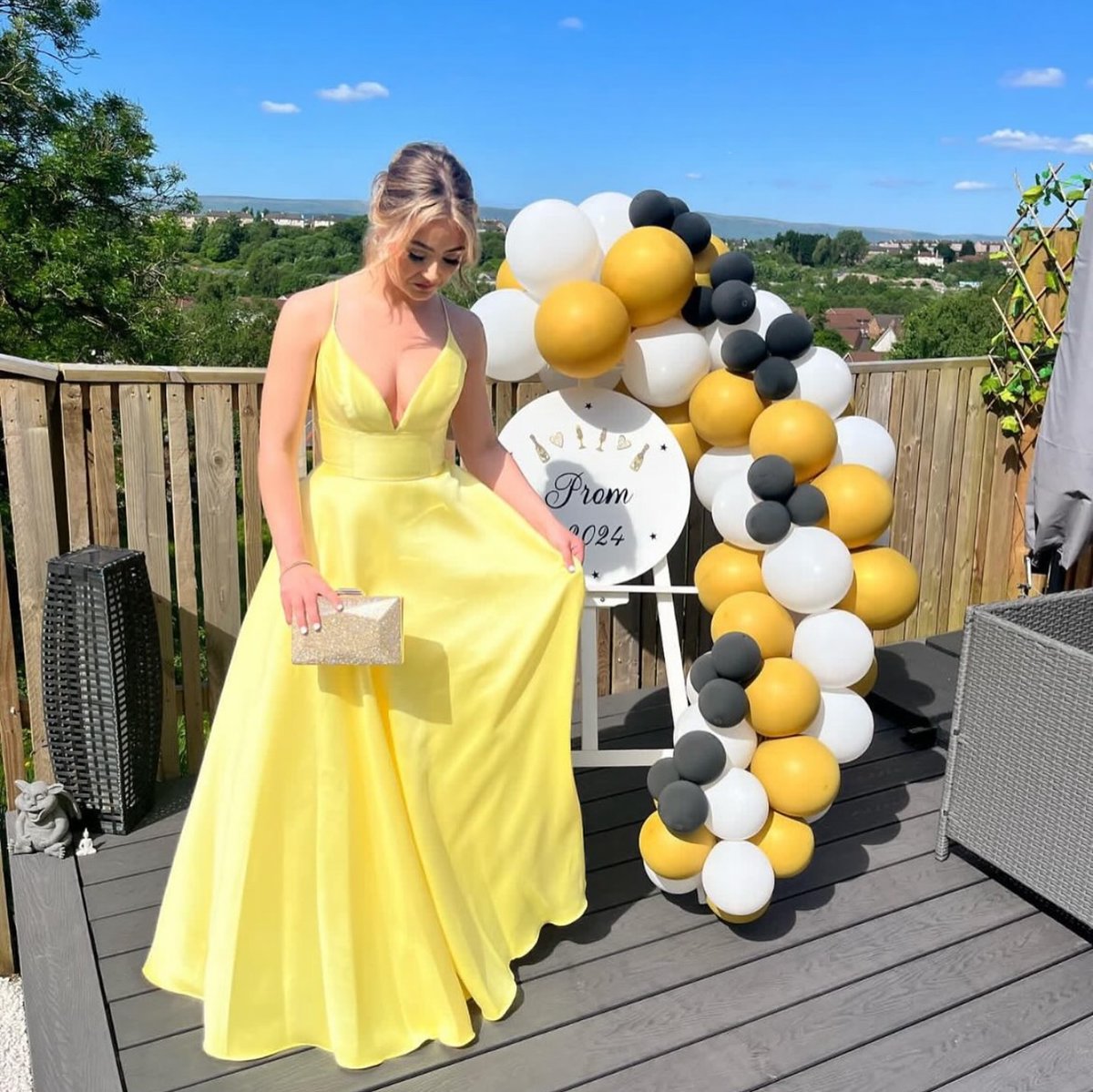 Dress2Party tweet media