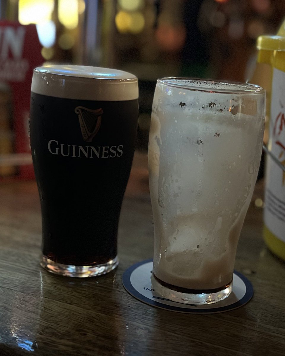 jamesdullea33's tweet image. The warm up begins…. #Allirelandhurlingfinal #cork #guinness #cream #Guilders @OfficialCorkGAA