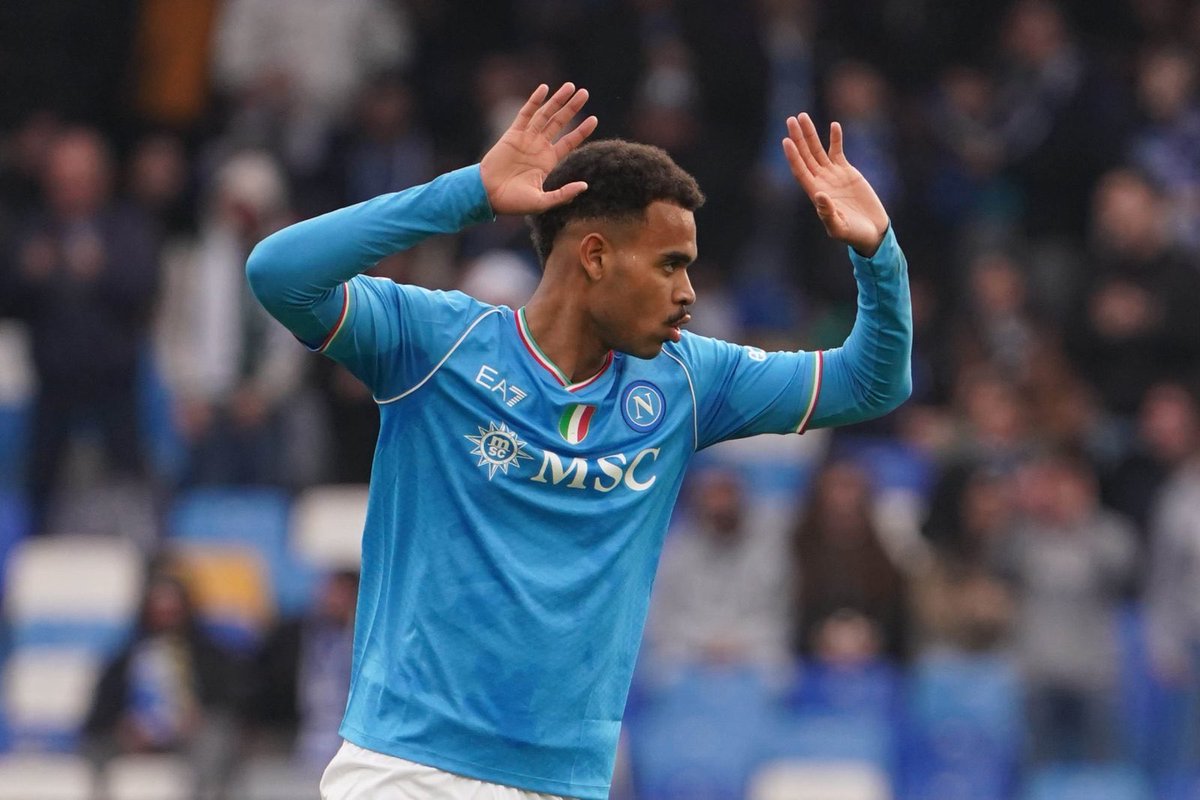 Cyril Ngonge, A.
7 partite e 2 gol. Preso per essere un panchinaro, gioca poco ma quando serve c’è. Pagato 1/500 a luglio, che ve devo di.
Voto 7