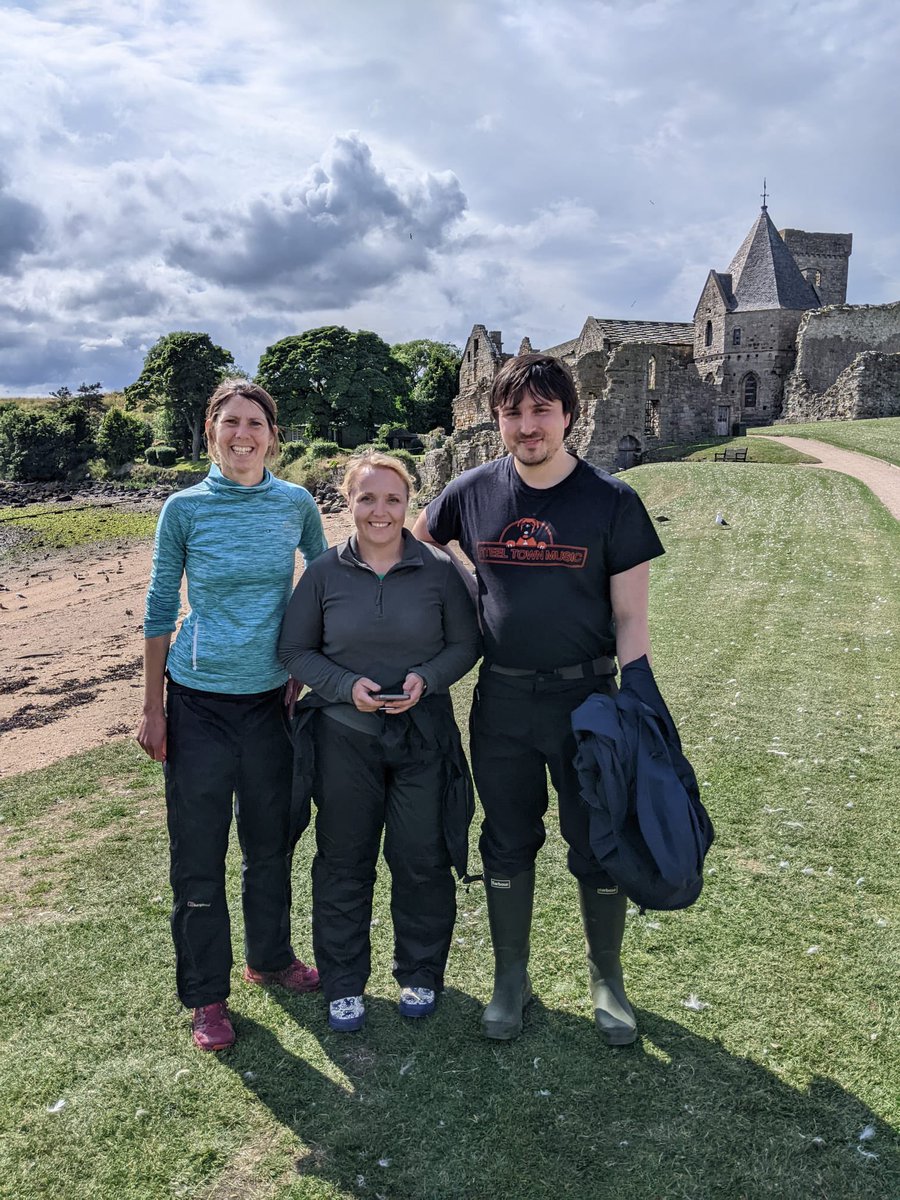 Biologist_Toni's tweet photo. Great couple of days with the Forth Power Marine Training group for our powerboat level 2 certification. Brian was excellent, and we got lucky with the weather. We managed to see dolphins on both days too - feeling very lucky and privileged. Amazing 😍
#UKCEH #FPMT https://t.co/KjJi8jgo93