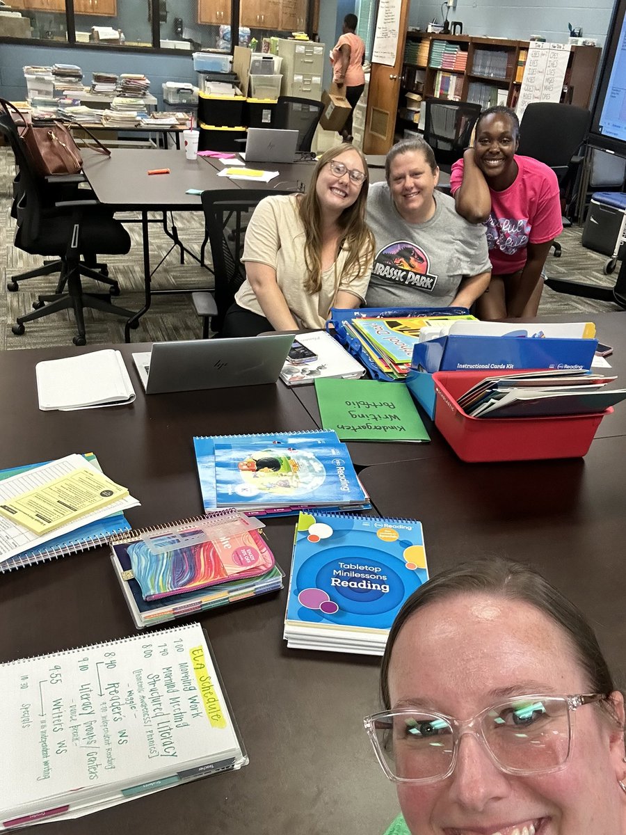 Sunset_Park_CAS's tweet image. Sunset Park’s teachers are busy learning about our new reading series.  We are excited to have this resource as we prepare for a great school year!  #excellence #neverdone