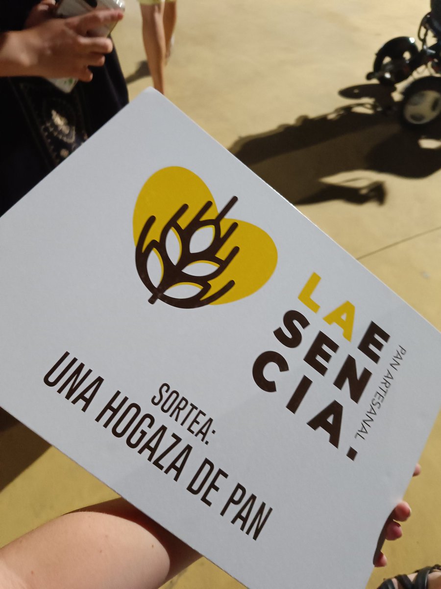 tere8501's tweet photo. He venido a un cine de verano y me ha tocao en un sorteo UN PAN GRATIS
Tú qué tienes? https://t.co/cwDPKaTPaE