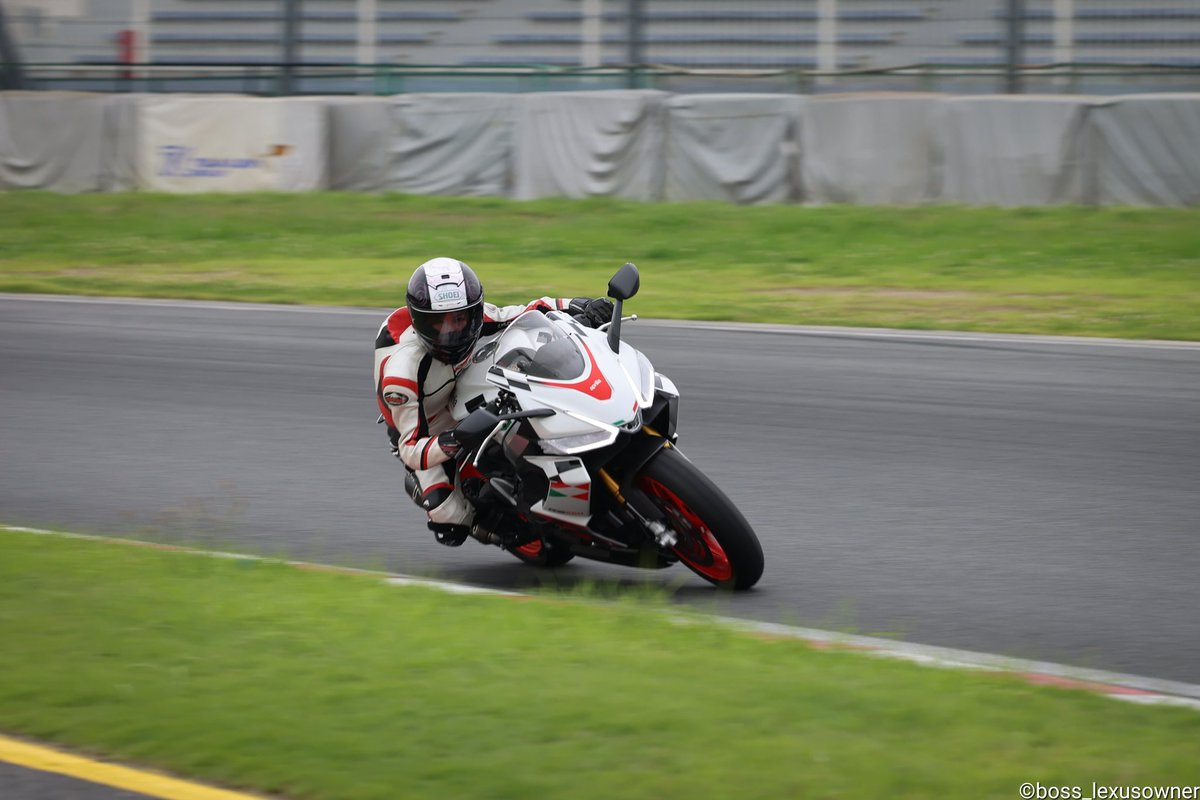boss_lexusowner's tweet photo. KUSHITANI RIDING MEETING🏍
2024.07.09
#KUSHITANI #筑波サーキット
#aprilia #RS660Extrema
#葉月美優 @miumiu0055 https://t.co/lQhy9Vq3mg