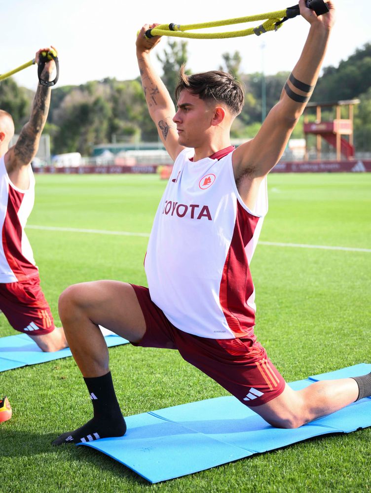 🎙️Dybala en el podcast de Oriana Sabatini:

"Durante mi carrera siempre he tratado de encontrar la solución para limitar los problemas físicos. Me gustaría no tener lesiones nunca, hago todo lo posible para evitarlas. Es normal a veces enojarse o frustrarse cuando sucede, pero lo