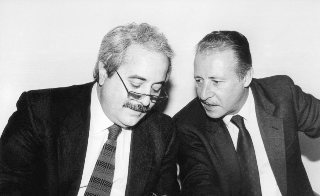 maricol90's tweet photo. #pernondimenticare #GiovanniFalcone #PaoloBorsellino Eroi coraggiosi. https://t.co/73CYwla74F