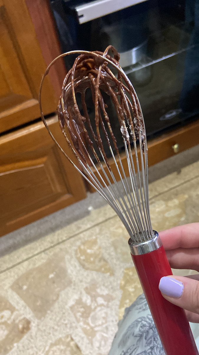 sofiaaamolinaa's tweet image. Esto o la mejor parte de hacer brownies