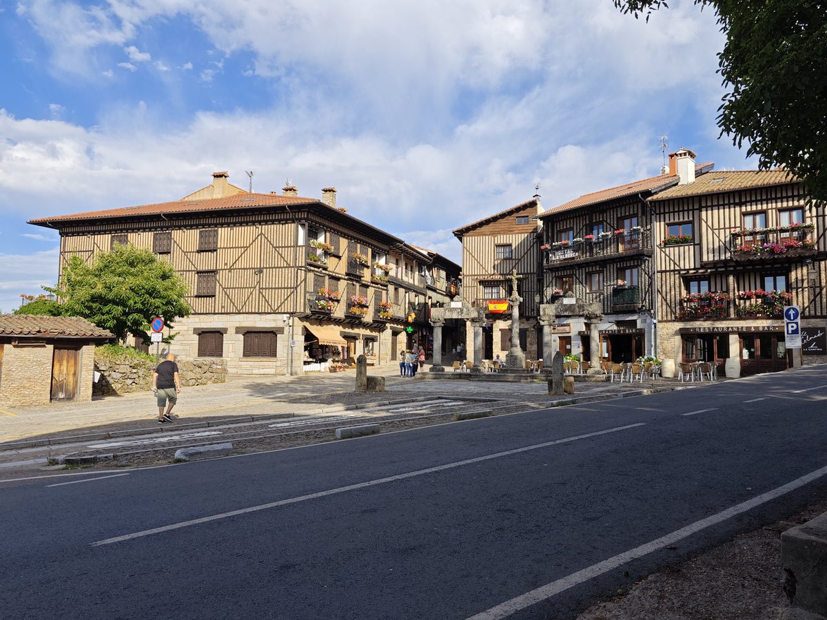 JuanDZ01's tweet photo. No sabéis la alegría que me da poder iniciar este proyecto, prestando servicio en un pueblo de la España Vaciada, en La Alberca. Pueblos y personas que merecen que alguien piense y se acuerde de ellos. Servicios sanitarios que permiten fijar población y dar calidad de vida (+) https://t.co/VVrpTnGsW4
