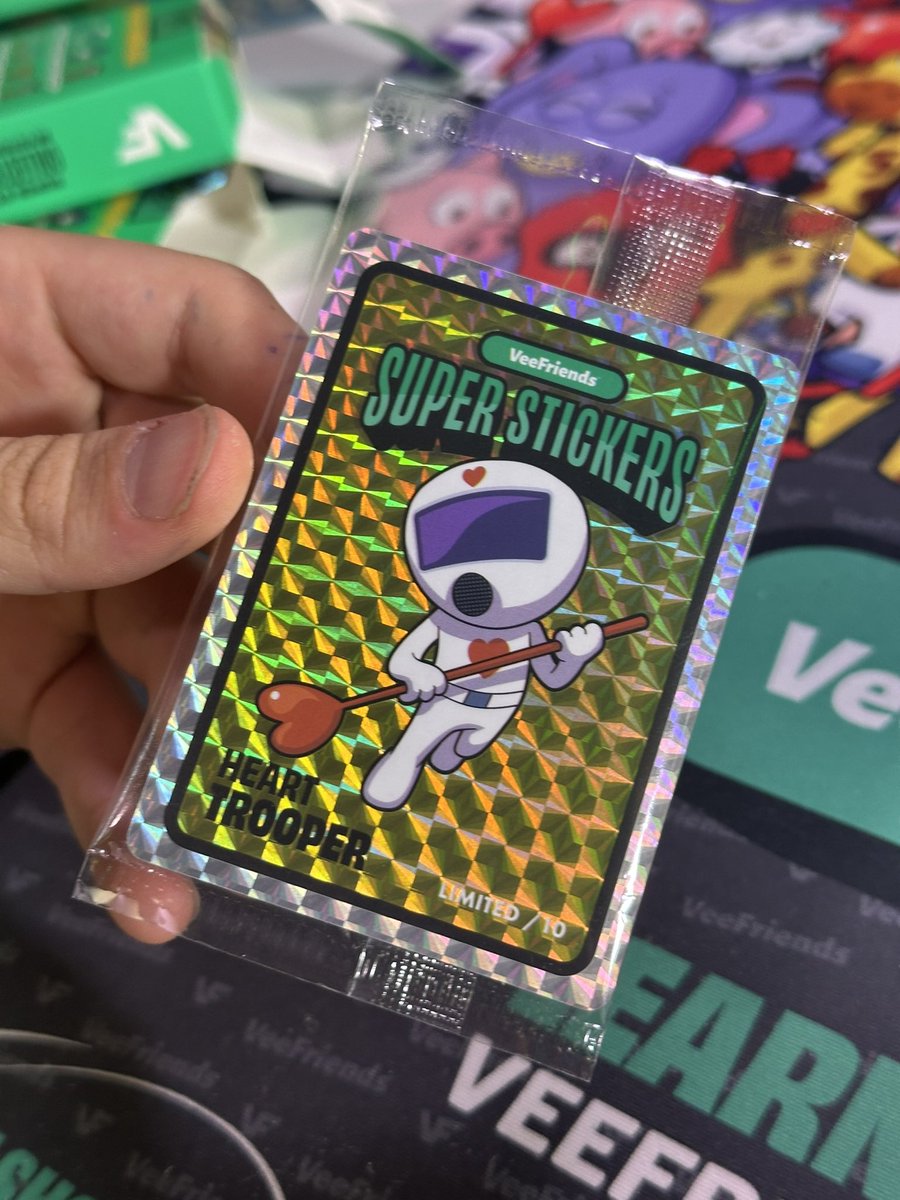 VeeFriendsCards's tweet photo. Bang! #HeartTrooper Gold #SuperSticker live on @fanaticslive 💚🐈⬛💚🐈⬛
Link to stream⬇️
https://t.co/qIUXyEzW6r https://t.co/zoan1wHeof