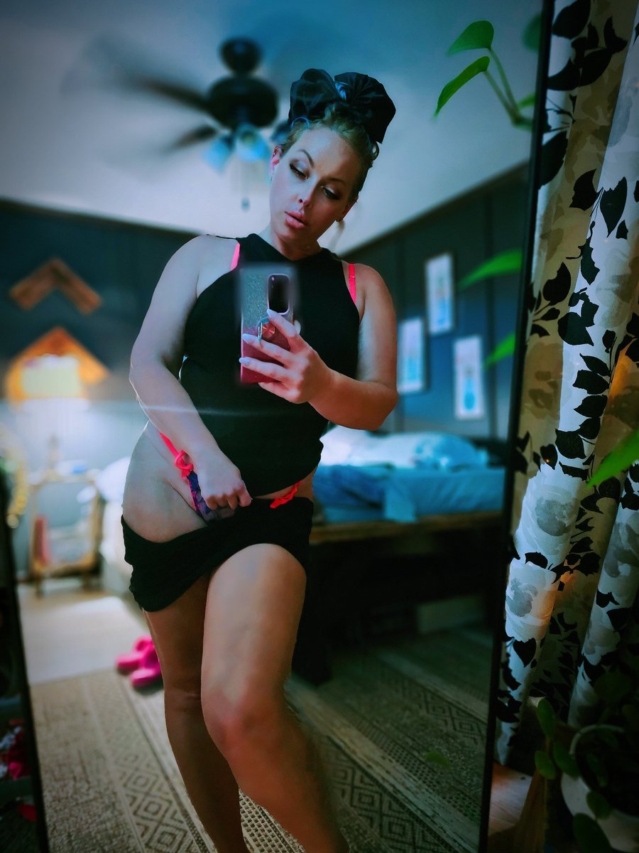 goddessmomme's tweet photo. Come see me guyssss 🔥 #Goddess #Findomme #findok #findo #brats don't waste my time... munnie talks. Literally NOTHING else
#momma #mama #milf #nsfw #nsfwtwt #milf #of
https://t.co/czDYsTRICy https://t.co/D2cngQytM4