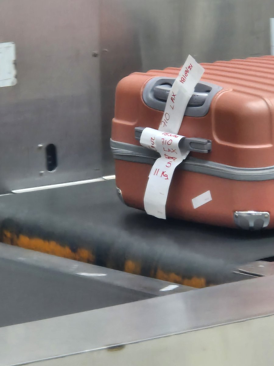 chaparra77's tweet photo. Alguien sabe si solo @viajaVolaris @flyvolaris que se quedó sin sistema? O todas las aerolíneas? https://t.co/5ym0sTErgh