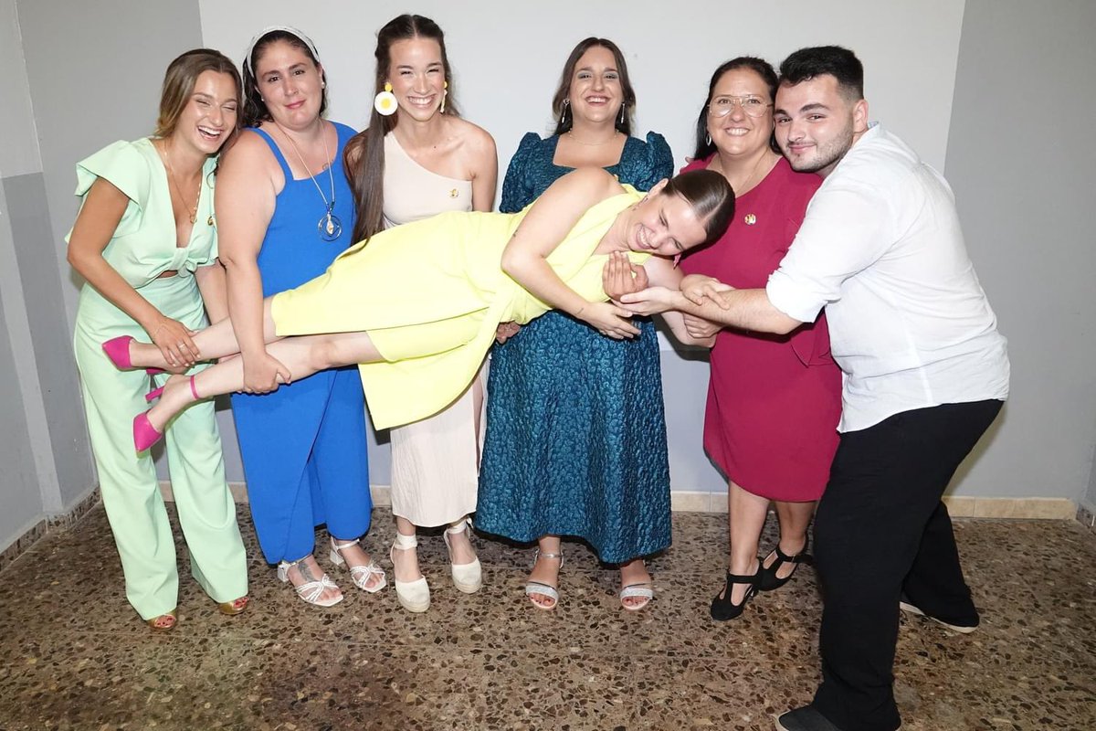 🫶 Que emoció més gran. Esta vesprada hem tirat la traca a les nostres falleres i fallers. 

🧨 Demà serà el torn de les nostres Falleres Majors