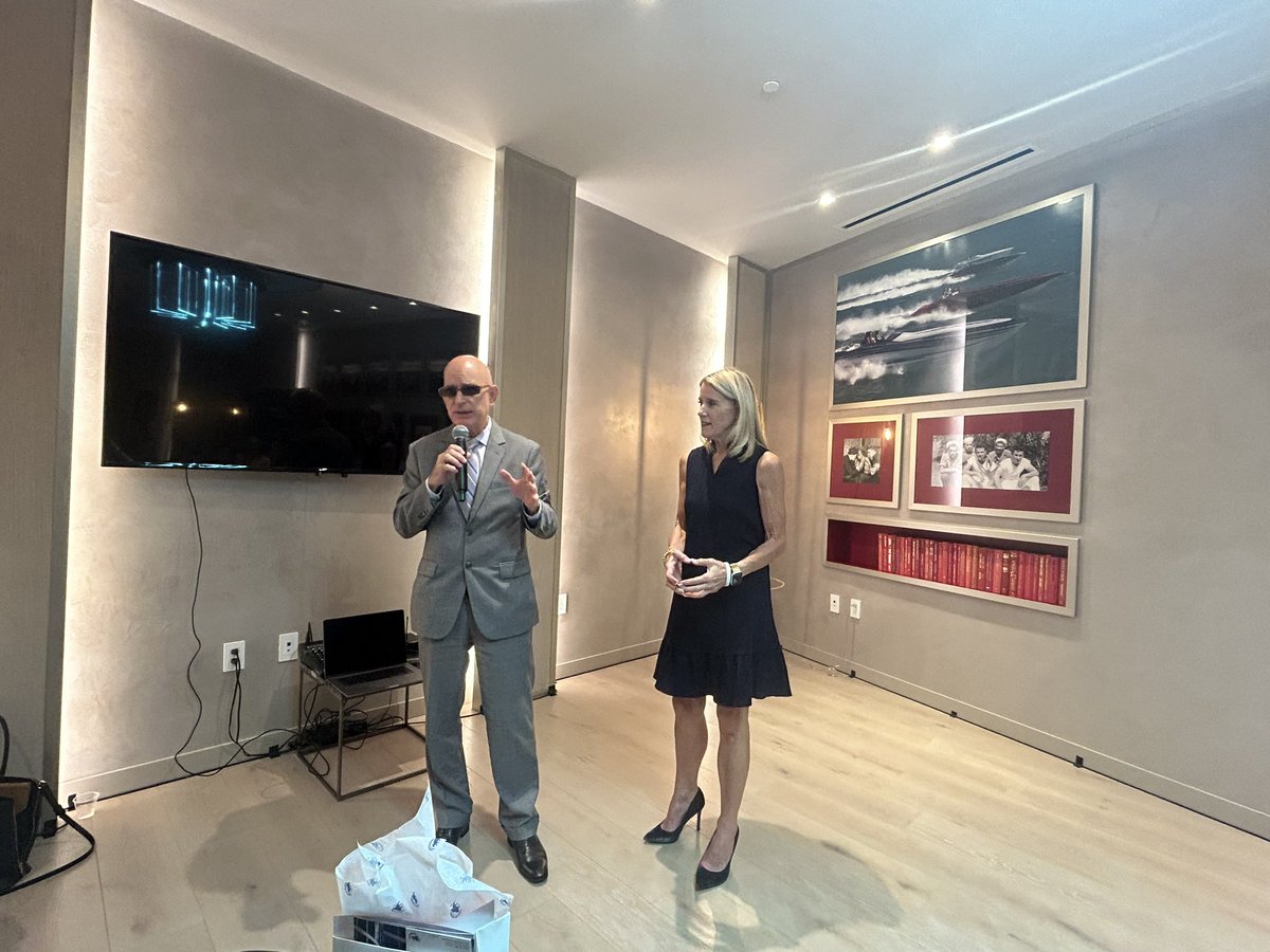 vickiforflorida's tweet photo. It was a pleasure to attend and speak on SIRS requirements and condo legislation at the BHA Community meeting hosted by Flat Iron Brickell Condominium. Thank you to @BHAMiami for organizing this meeting. Great to see HD 113 constituents actively participating in their community. https://t.co/HCHL5gcHaL