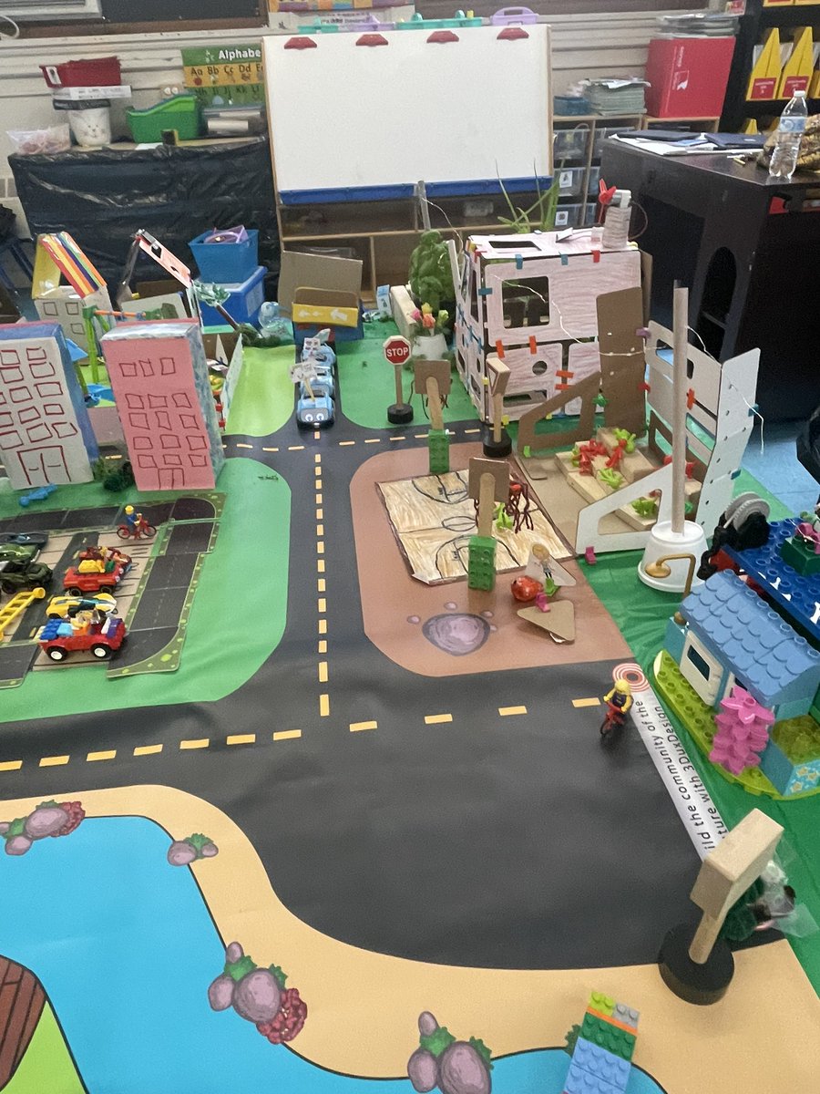 jo_coding's tweet image. We had a parade to celebrate our sustainable community! Although my students are great engineers, they need a few more driving classes before they can get their drivers license @SpheroEdu @Sphero @3Duxdesign #STEMeducation