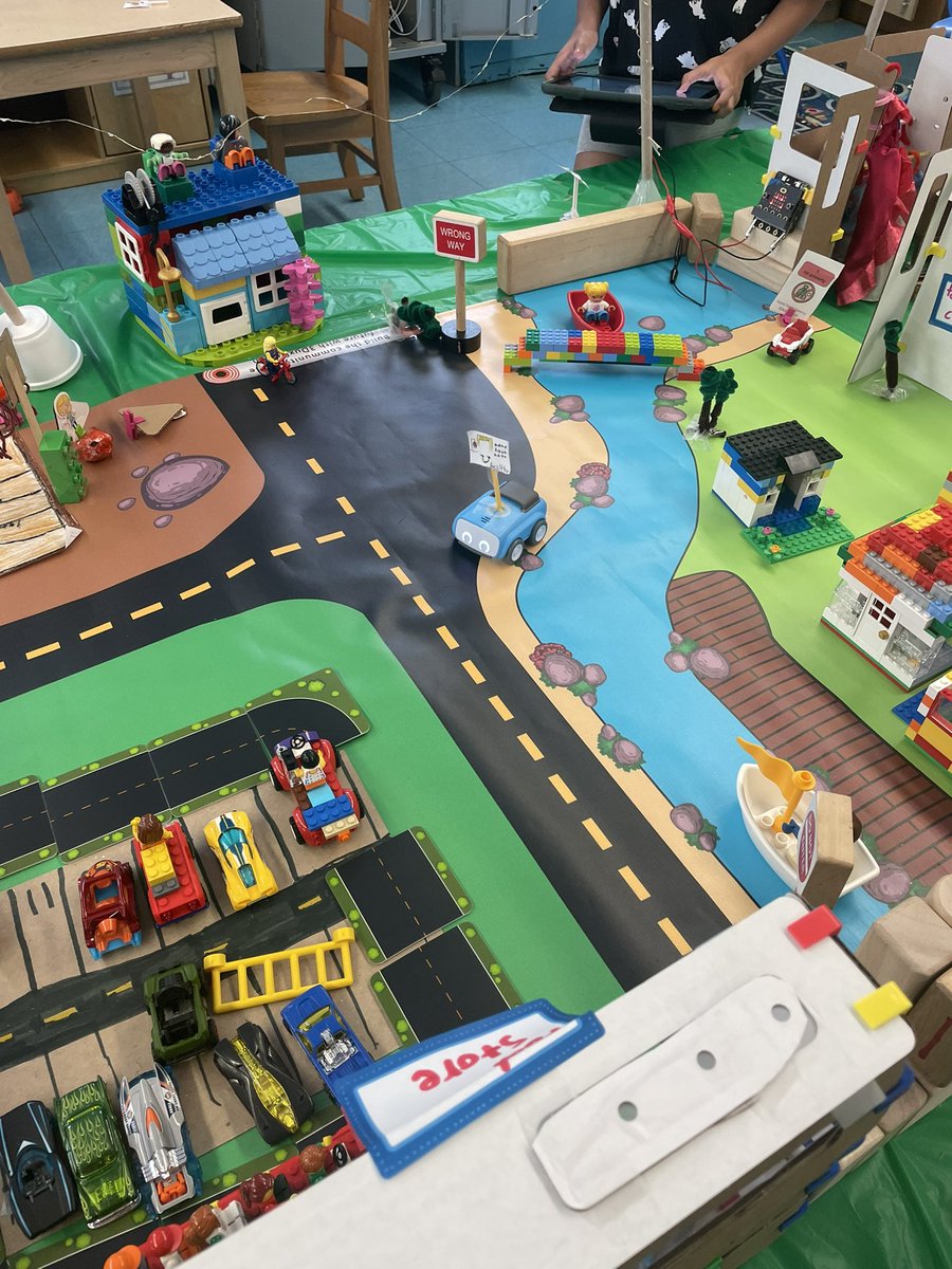 jo_coding's tweet image. We had a parade to celebrate our sustainable community! Although my students are great engineers, they need a few more driving classes before they can get their drivers license @SpheroEdu @Sphero @3Duxdesign #STEMeducation