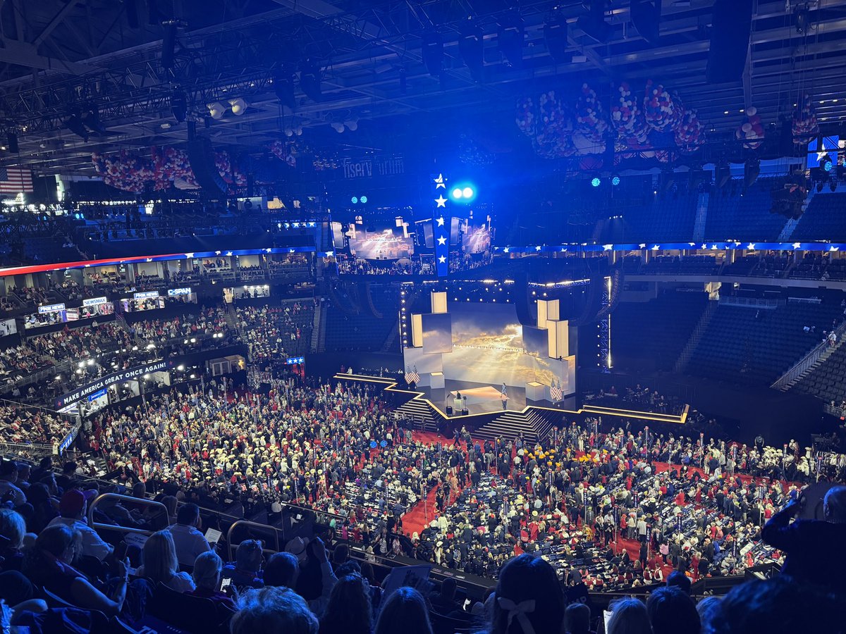 Verizon vs. AT&amp;T 

Event just started, and mmWave is putting in work!