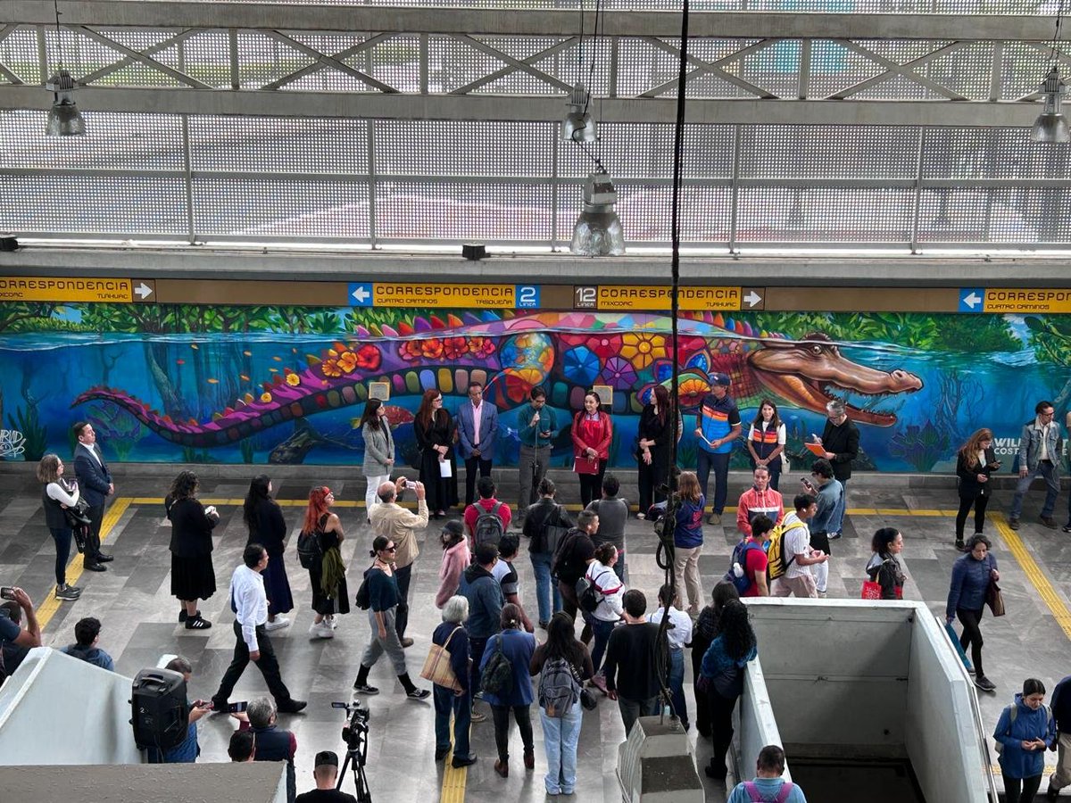 MetroCDMX's tweet photo. Esta mañana en la estación Ermita de la Línea 12, se inauguró el mural "Mangle es vida", realizado por el muralista Farid Rueda. Esta obra es promovida por Costa Salvaje AC, que pretende recordar la importancia de la conservación y cuidado de los manglares mexicanos. ¡La Cultura también viaja en Metro! #CulturaMetro