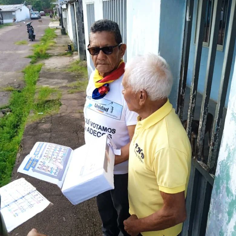 En visita casa a casa, acompañados de los partidos aliados a la Plataforma Unitaria, acudimos a los sectores Monseñor Segundo García, Barrio Ajuro, Promo Amazonas y adyacencias, instruyendo a los amazonenses sobre como votar el #28Jul por la MUD representada por <a href="/EdmundoGU/">Edmundo González</a>