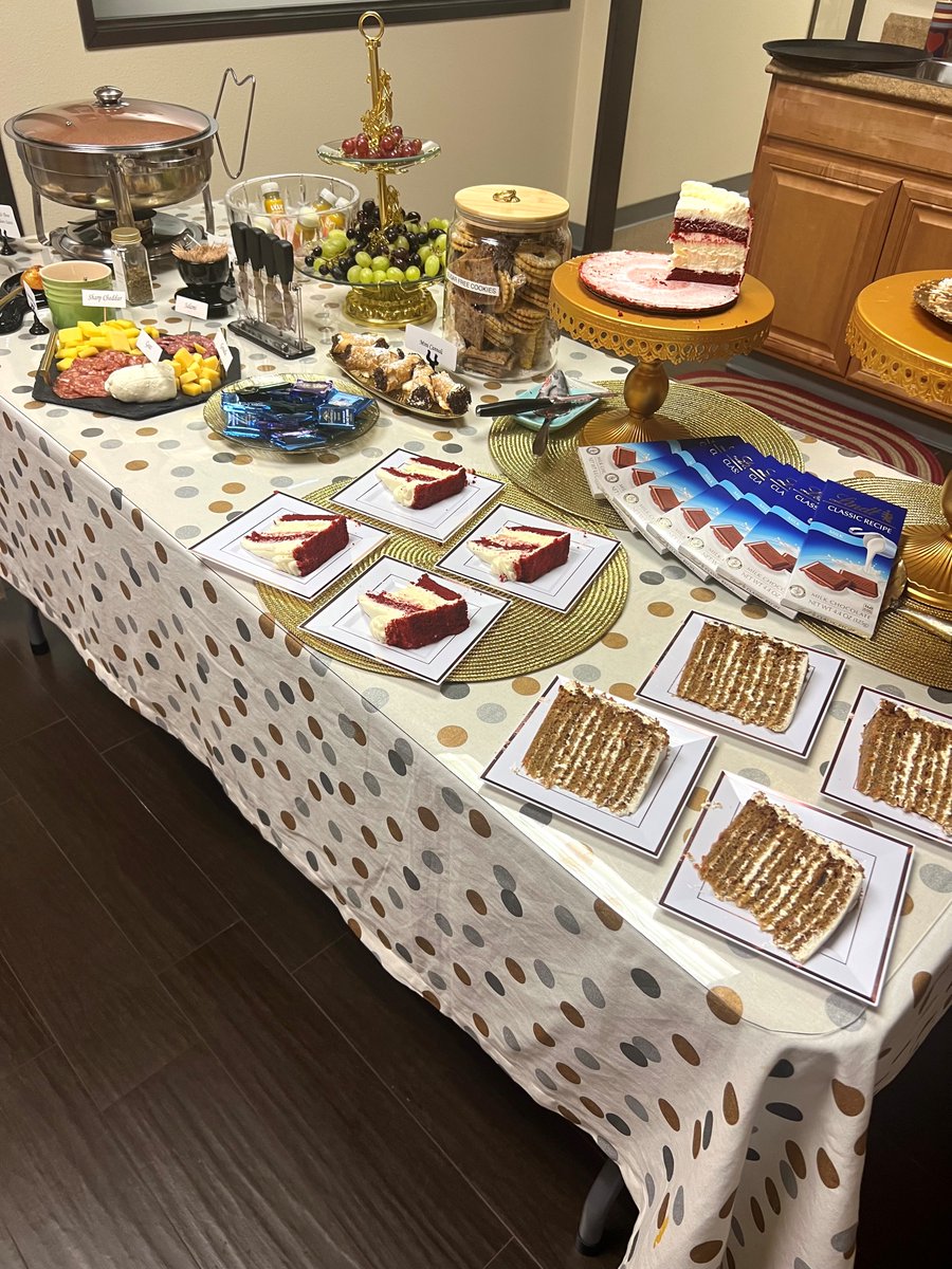 learntolead100's tweet image. We had a fantastic two days at the Elite Center for our Up Your Business 4.0 Class, where guests honed their leadership and accountability skills. Everyone also enjoyed delicious treats and experienced our new pretzel bar! #DaveAnderson  #BusinessTraining #LeadershipDevelopment
