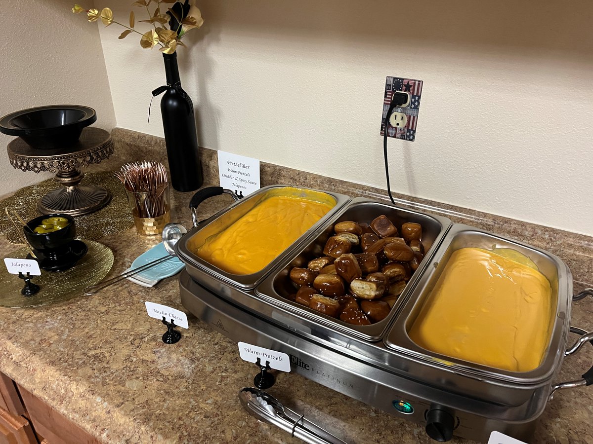 learntolead100's tweet image. We had a fantastic two days at the Elite Center for our Up Your Business 4.0 Class, where guests honed their leadership and accountability skills. Everyone also enjoyed delicious treats and experienced our new pretzel bar! #DaveAnderson  #BusinessTraining #LeadershipDevelopment