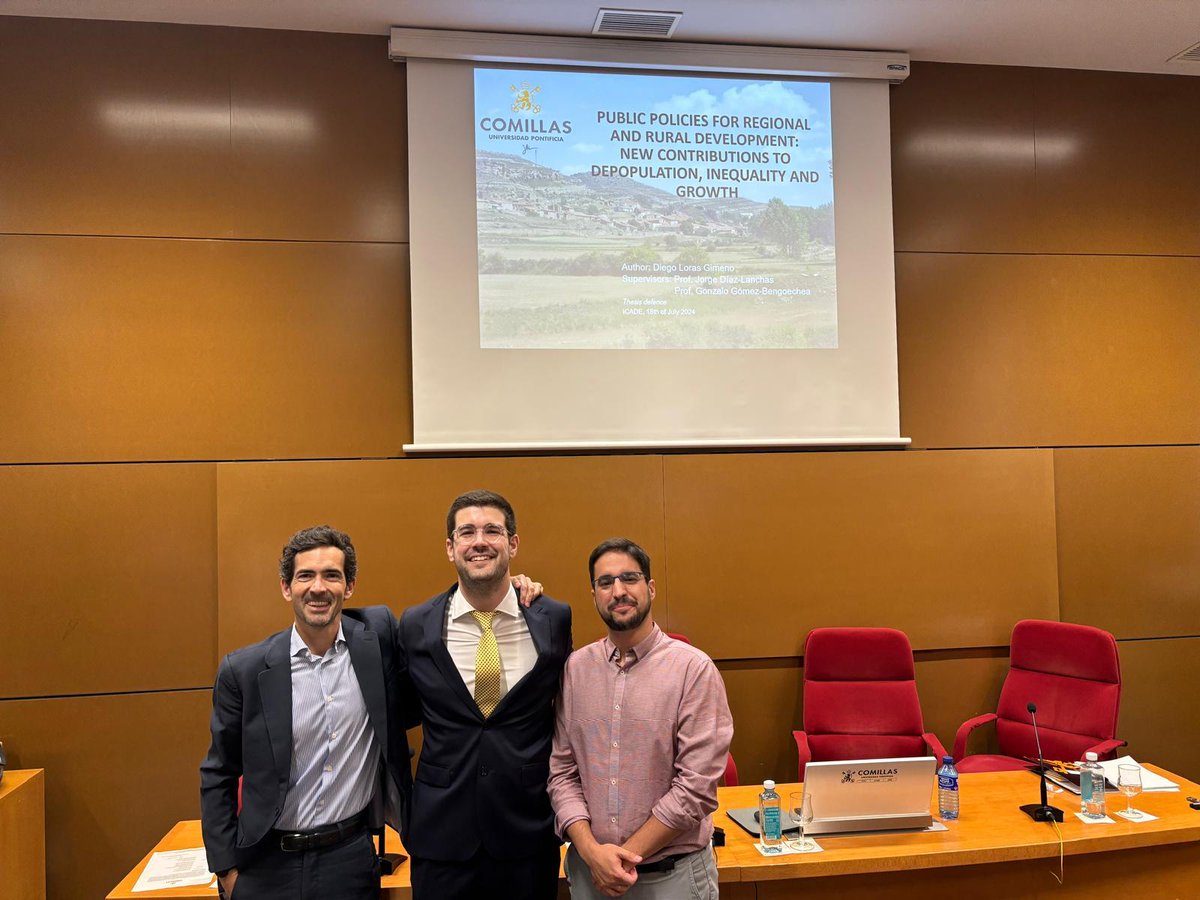 Jorge Díaz Lanchas (@jorge_lanchas) on Twitter photo Hoy <a href="/diegolg22/">Diego Loras 🌾</a> ha leído su tesis doctoral sobre políticas de desarrollo rural. Con seguridad y soltura ha culminado un trabajo de varios años que he tenido el placer de supervisar junto con <a href="/GGBengoechea/">Gonzalo Gómez Bengoechea</a>. Se despide de <a href="/ICADE_CCEE/">ICADE Facultad CCEE</a> para empezar una nueva etapa. Felicidades! Hoy <a href="/diegolg22/">Diego Loras 🌾</a> ha leído su tesis doctoral sobre políticas de desarrollo rural. Con seguridad y soltura ha culminado un trabajo de varios años que he tenido el placer de supervisar junto con <a href="/GGBengoechea/">Gonzalo Gómez Bengoechea</a>. Se despide de <a href="/ICADE_CCEE/">ICADE Facultad CCEE</a> para empezar una nueva etapa. Felicidades!