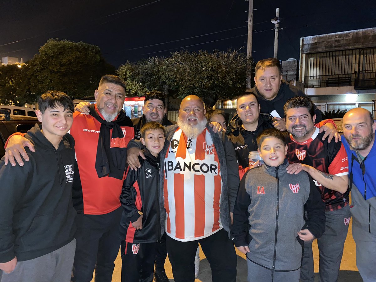 TU GLORIOSA GENTE❤️

🇦🇹La gente de #Instituto en la previa del partido contra Independiente.