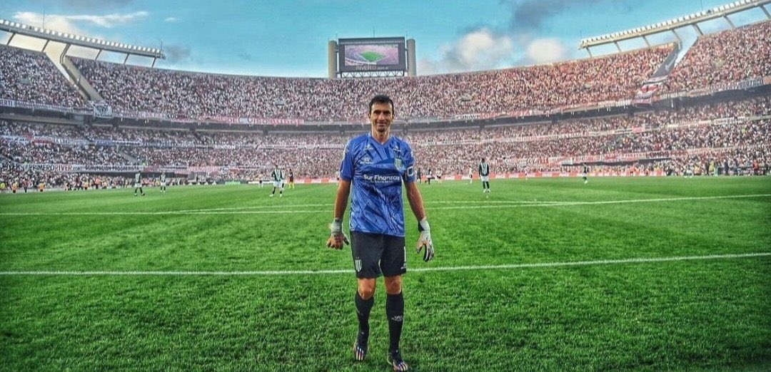 Se retiró Barovero. Gracias por todo trapito. Sos un ejemplo de esfuerzo y humildad. De los arqueros más queridos del club. Mi niño interior siempre te recordará.