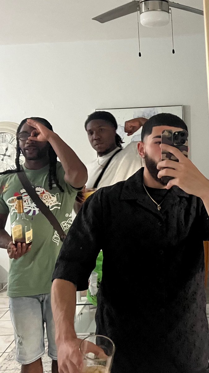 Weatherman_BUCC's tweet photo. PR with the brodies🌴 https://t.co/dCiGp7Pz56