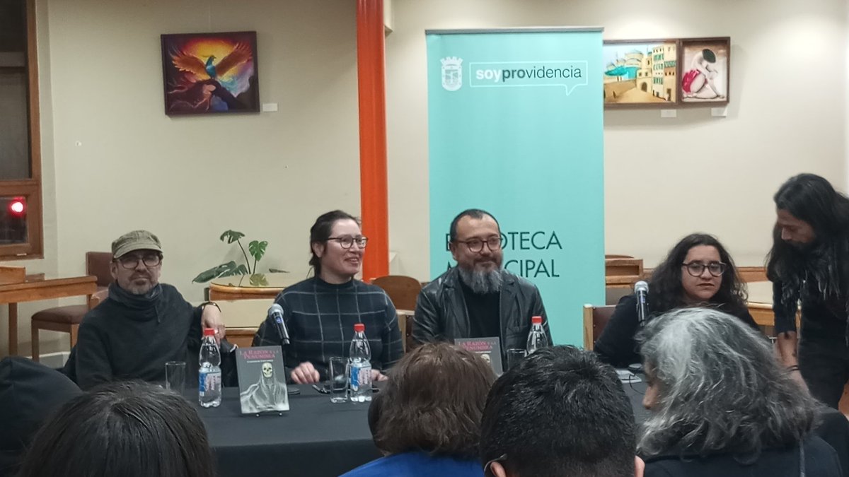 En el lanzamiento del nuevo libro de cuentos de fantasmas de <a href="/jlflores/">jlflores</a>