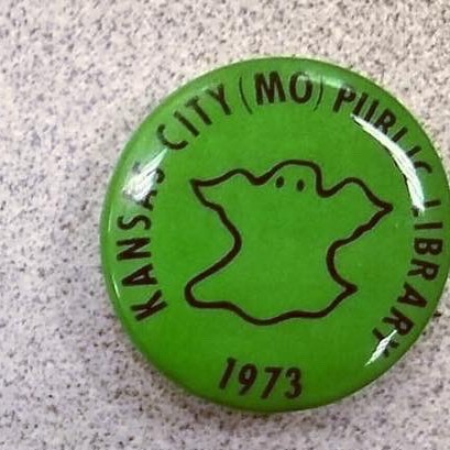 KCLibrary's tweet photo. 50 years ago Summer Reading participants you got a snazzy button!
Learn more about this year's #kcSummerReads celebrating #kcLibrary150, and current prize offerings at https://t.co/Cao20gXK6u.
#ThrowbackThursday #TBT https://t.co/Idmad2nHsM