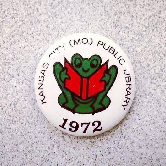 KCLibrary's tweet photo. 50 years ago Summer Reading participants you got a snazzy button!
Learn more about this year's #kcSummerReads celebrating #kcLibrary150, and current prize offerings at https://t.co/Cao20gXK6u.
#ThrowbackThursday #TBT https://t.co/Idmad2nHsM