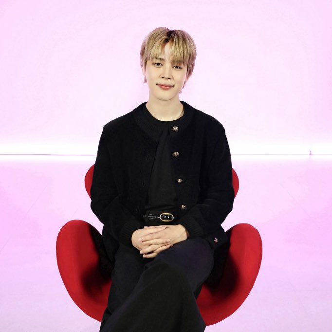 btschartsxdaily's tweet photo. [NEWS] Pdogg said that #JIMIN’s “MUSE” was inspired by a conceptual album like the Beatles' 'Sgt. Pepper's Lonely Hearts Club Band.'

Pdogg explained, "It was inspired by a conceptual album like the Beatles' 'Sgt. Pepper's Lonely Hearts Club Band.' And I tried to incorporate the excitement I felt when thinking of Muse into the songs. The flow of emotions is directly reflected in the track order, so it will be more fun if you focus on that."