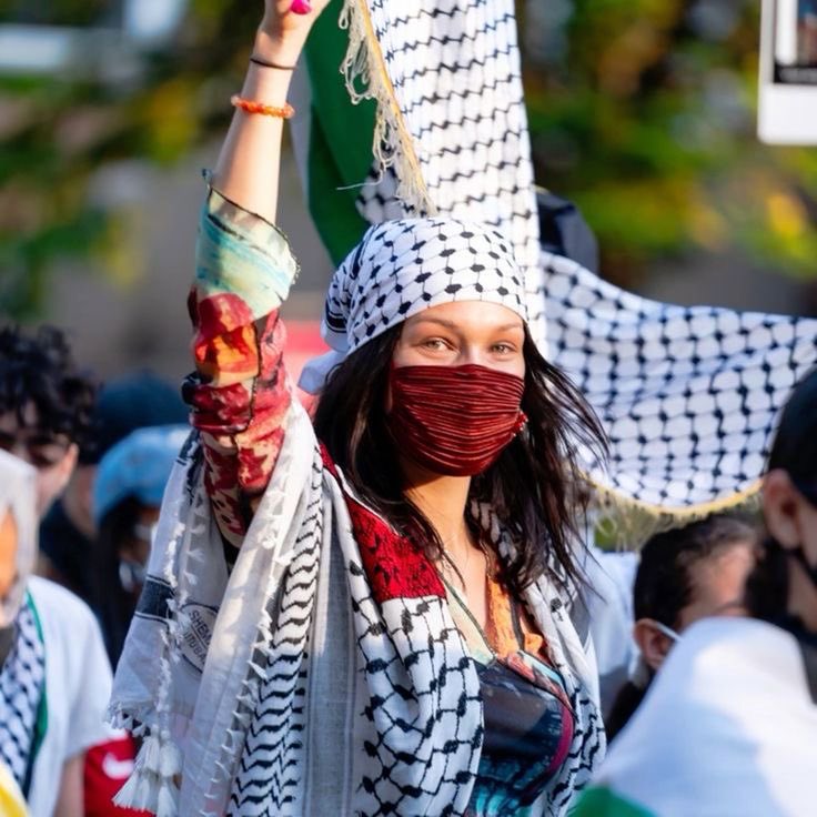 arigrrandes's tweet image. SUPPORT BELLA HADID 🇵🇸