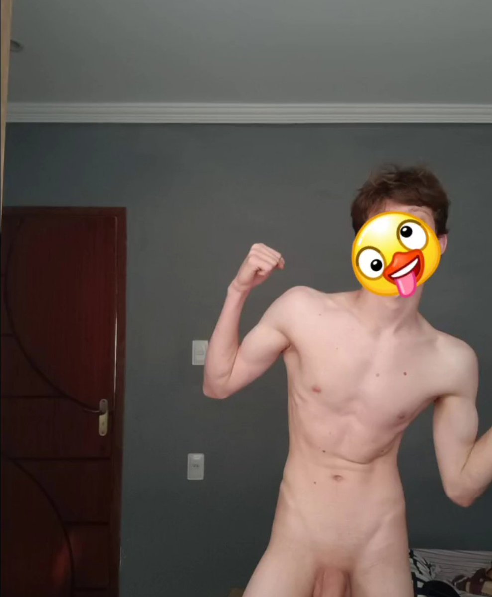 s4dttt's tweet photo. Fui tirar uma foto sem camisa e sem querer meu pau apareceu https://t.co/H0UUwaXEnC