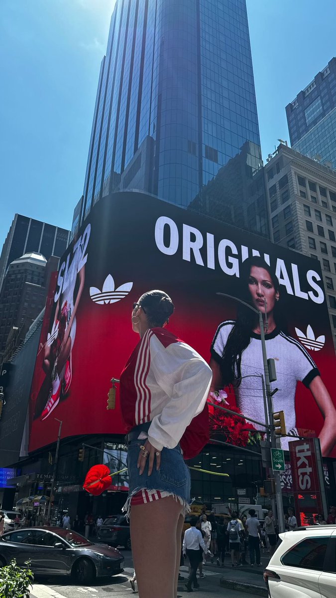 spicypizces's tweet image. Muito triste que campanha linda que a Bella Hadid fez para a Adidas foi tirada do ar, motivo? Ela não tem medo de apoiar publicamente a Palestina e por isso vem sofrendo muitos ataques. 
SUPPORT BELLA HADID 🇵🇸