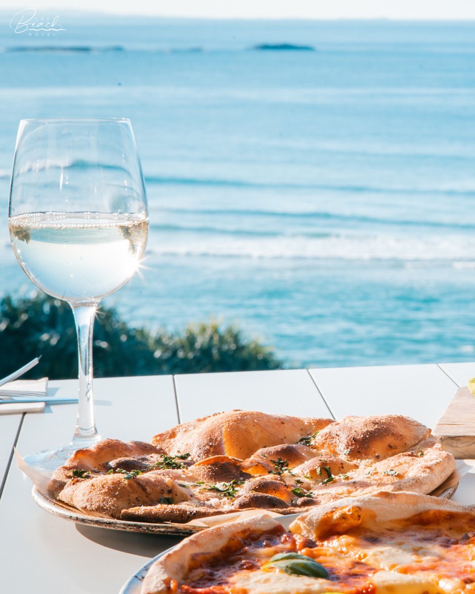 NorthStraddieIs's tweet photo. Sand, snacks, and sips. Your beachside essentials are sorted here at #Straddie 🩵🌀✨

📸 IG/@ststradbroke, @stradbrokehotel, @straddiebrewing https://t.co/a0K8XivDS2
