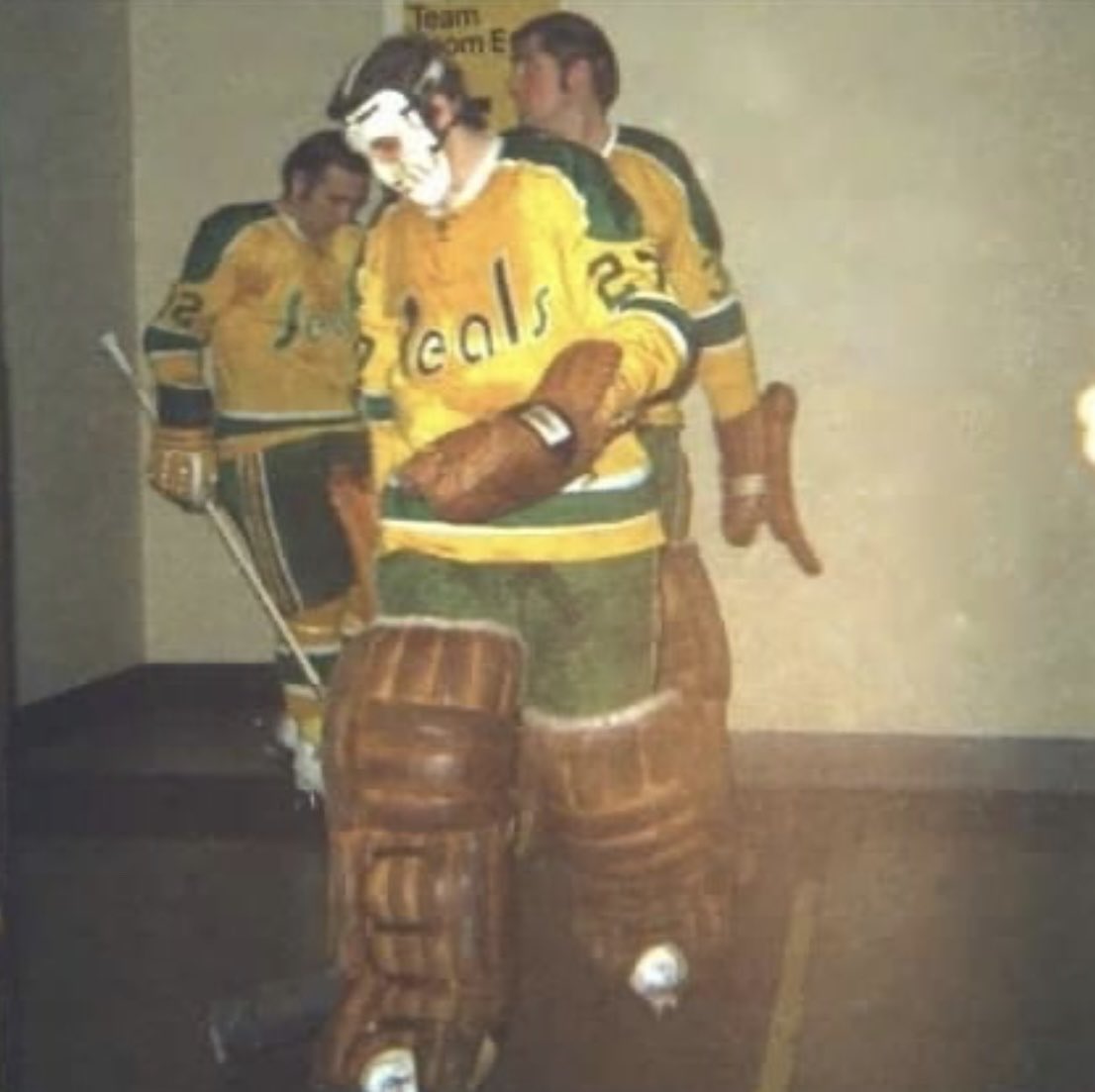 Old Hockey Cards tweet media