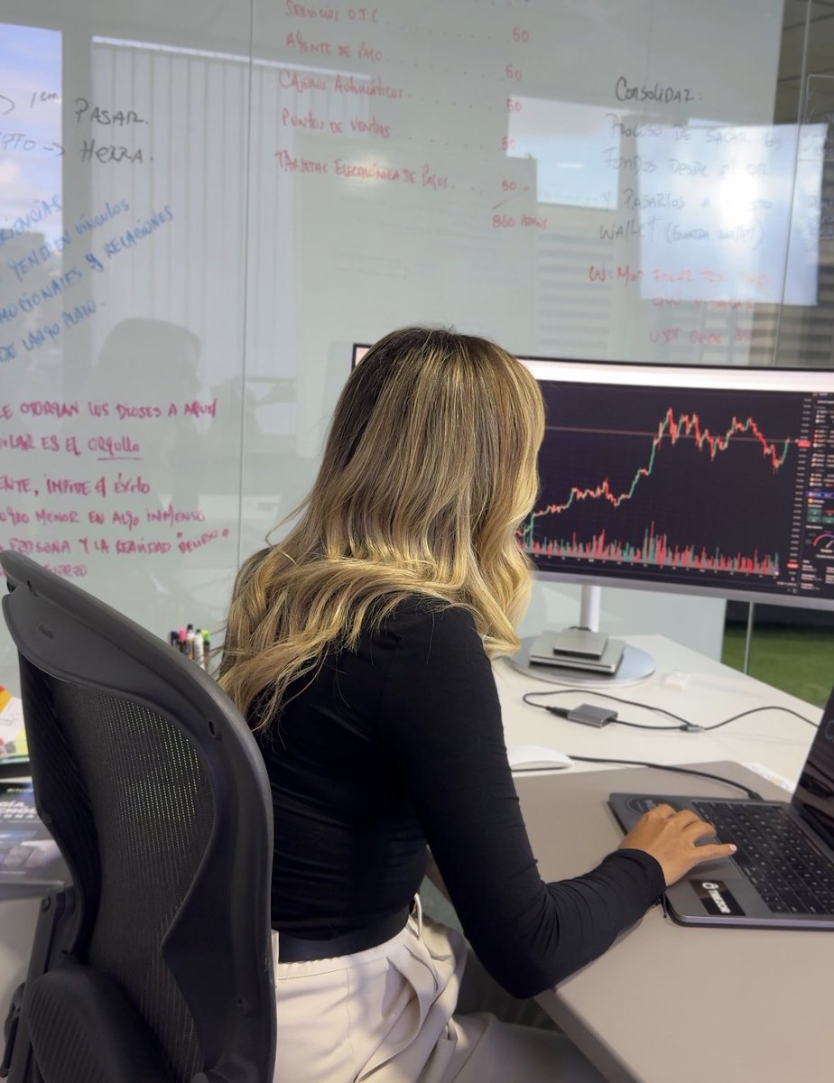 He conocido miles de traders, inversores, gestores de capital y más.

Y el punto en común de TODOS los mejores es que:

Ni con años, ni con toda la experiencia del mundo, ni con las mejores herramientas, te salvas de las pérdidas.

Así como aceptas un matrimonio en las buenas y