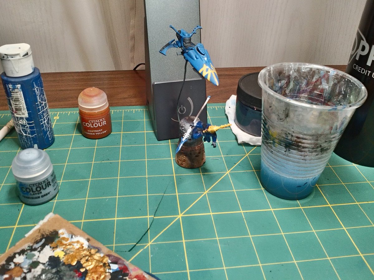 9monthfan's tweet photo. I was inspired by an Iybraesil Farseer by Tale Of Painters [Stahly]. I used a pencil on a [Wraith Bone] base, cleaned up the lines with an eraser, outlined with [Fenrisian Grey] finally I used Iyandan Yellow Contrast Paint allover. #WarhammerCommunity https://t.co/ZYDzvSlFVQ