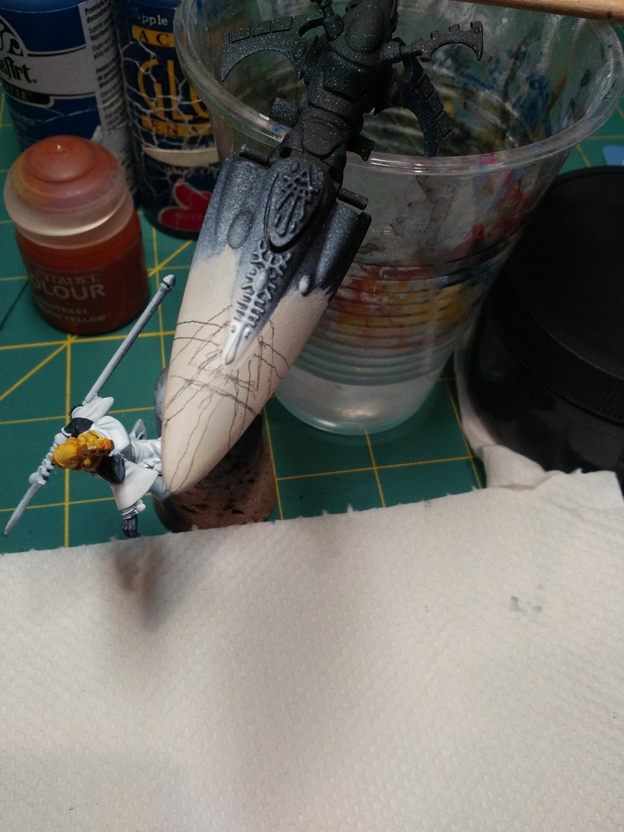 9monthfan's tweet photo. I was inspired by an Iybraesil Farseer by Tale Of Painters [Stahly]. I used a pencil on a [Wraith Bone] base, cleaned up the lines with an eraser, outlined with [Fenrisian Grey] finally I used Iyandan Yellow Contrast Paint allover. #WarhammerCommunity https://t.co/ZYDzvSlFVQ